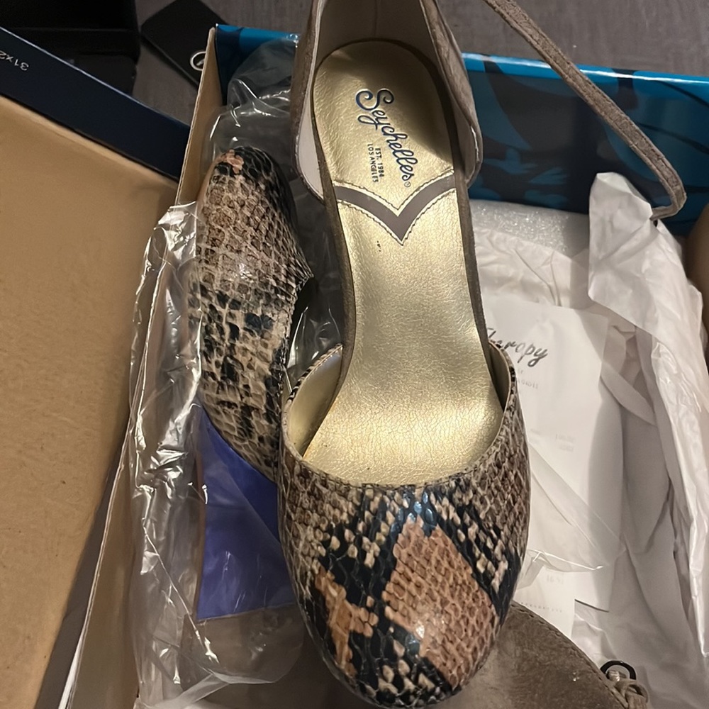 Never Worn Seychelles Wedges